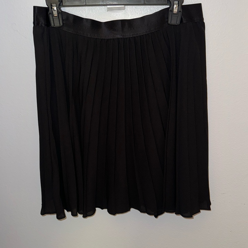 black Express pleated miniskirt, lined with sheer overlay. Size L
